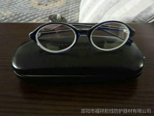 铅眼镜